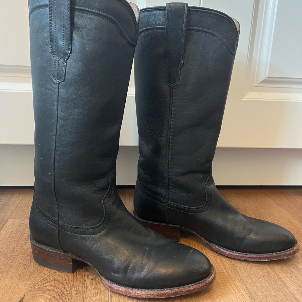 Black Tecovas cowgirl boots